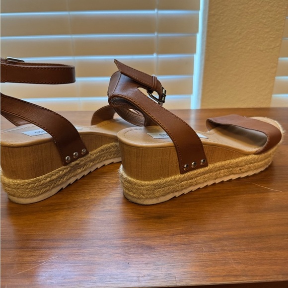 Steve Madden Brown Women's Sandals Sized 6 - Picture 4 of 5